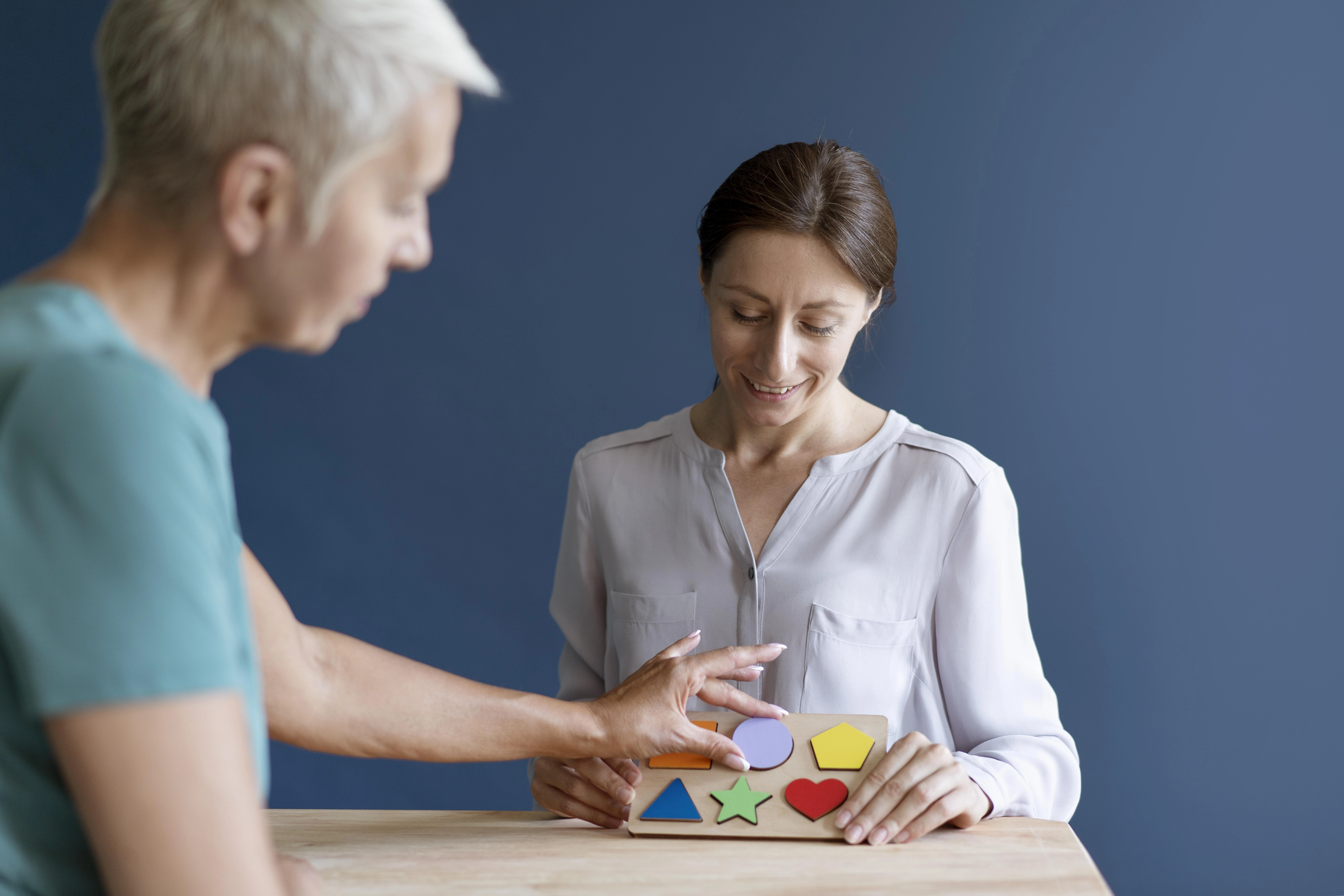 Как помогает логопед при восстановлении после инсульта