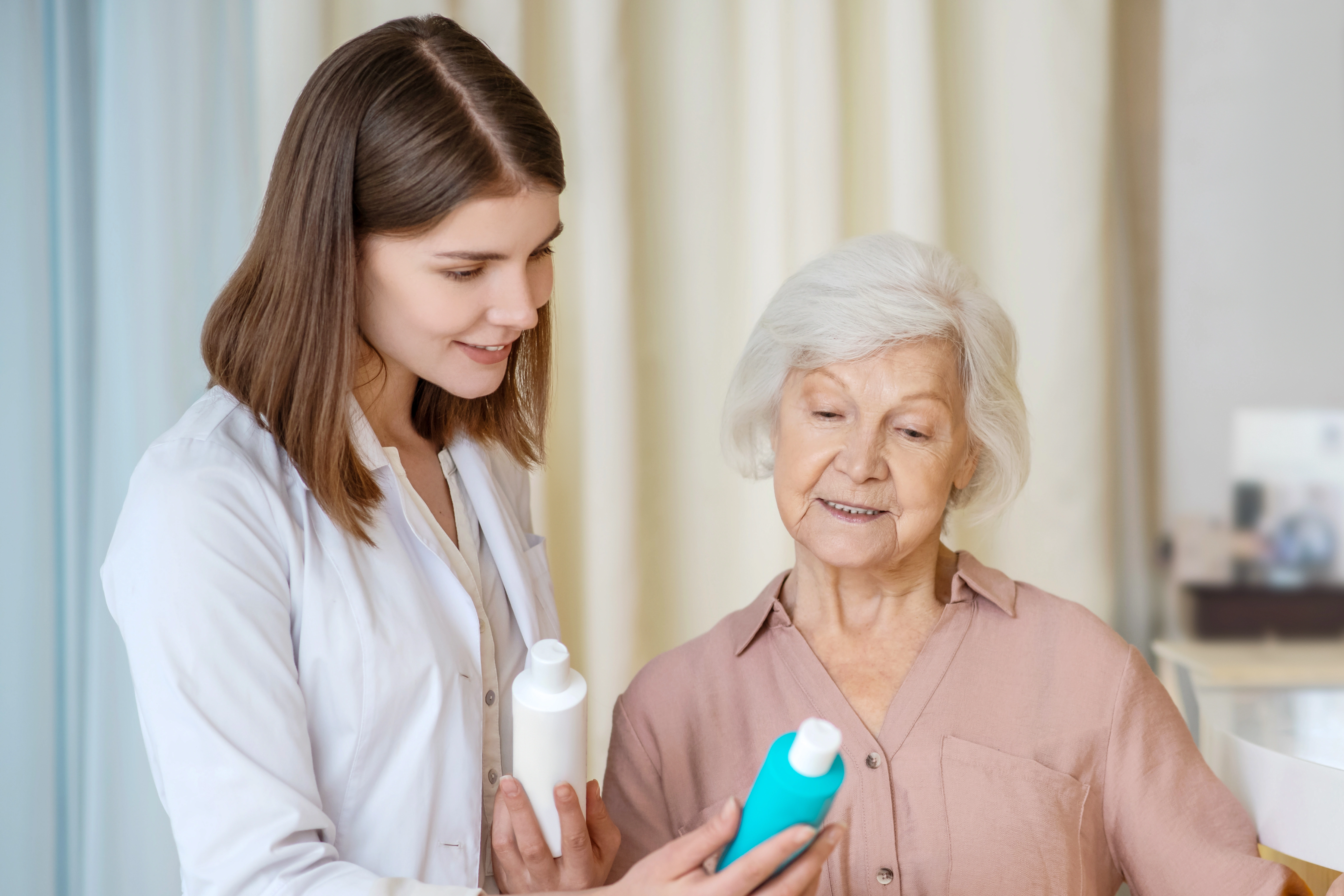 Пособия по уходу за пожилыми старше 80